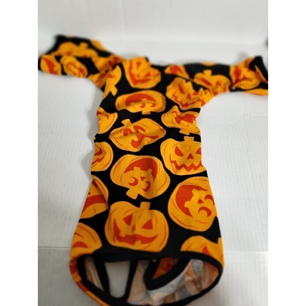 Dog Black‎ With Orange pumpkins Stretchy Tshirt size Med